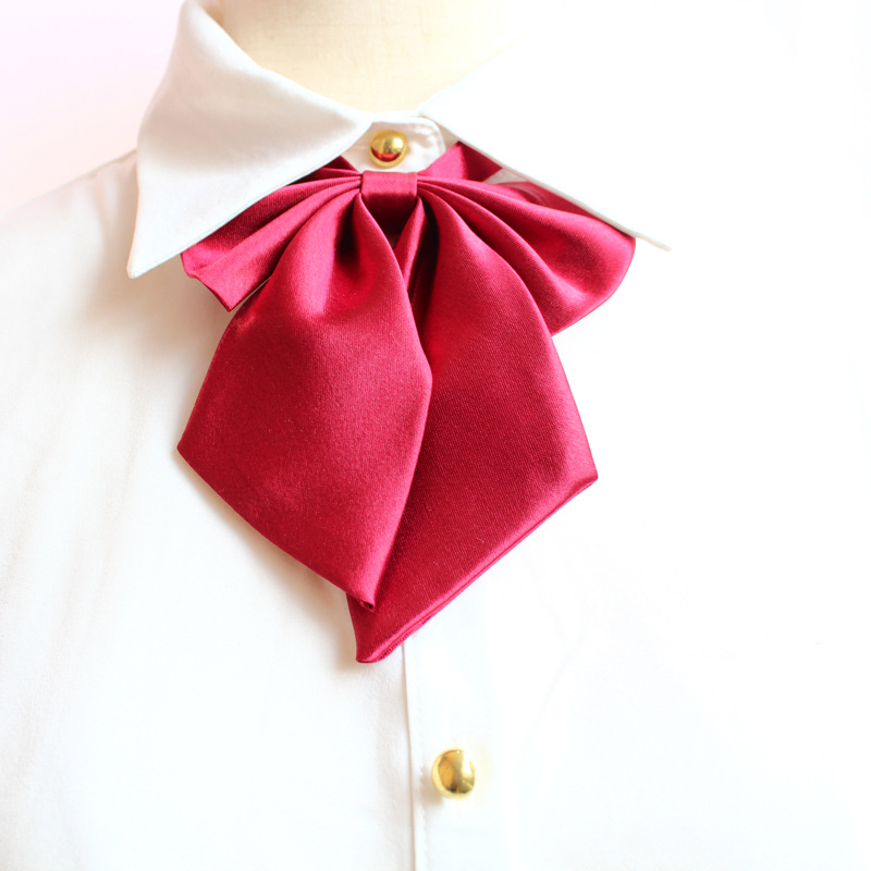 Γυναικεία JK‑τύπου ενδυμασία με φιόγκο και φτερωτό γιακά — κρύσταλλο; φιόγκος; λουλούδι από φτερά; φθινόπωρο 2023