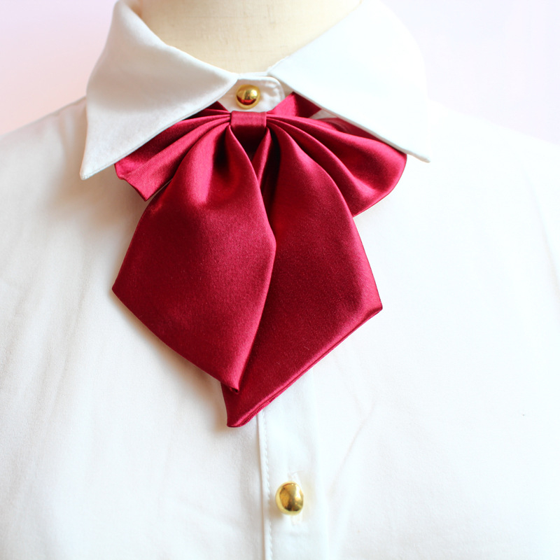 Γυναικεία JK‑τύπου ενδυμασία με φιόγκο και φτερωτό γιακά — κρύσταλλο; φιόγκος; λουλούδι από φτερά; φθινόπωρο 2023