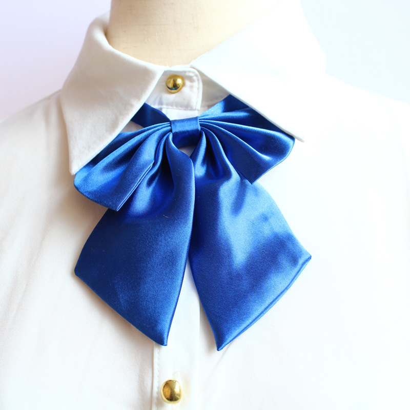 Γυναικεία JK‑τύπου ενδυμασία με φιόγκο και φτερωτό γιακά — κρύσταλλο; φιόγκος; λουλούδι από φτερά; φθινόπωρο 2023