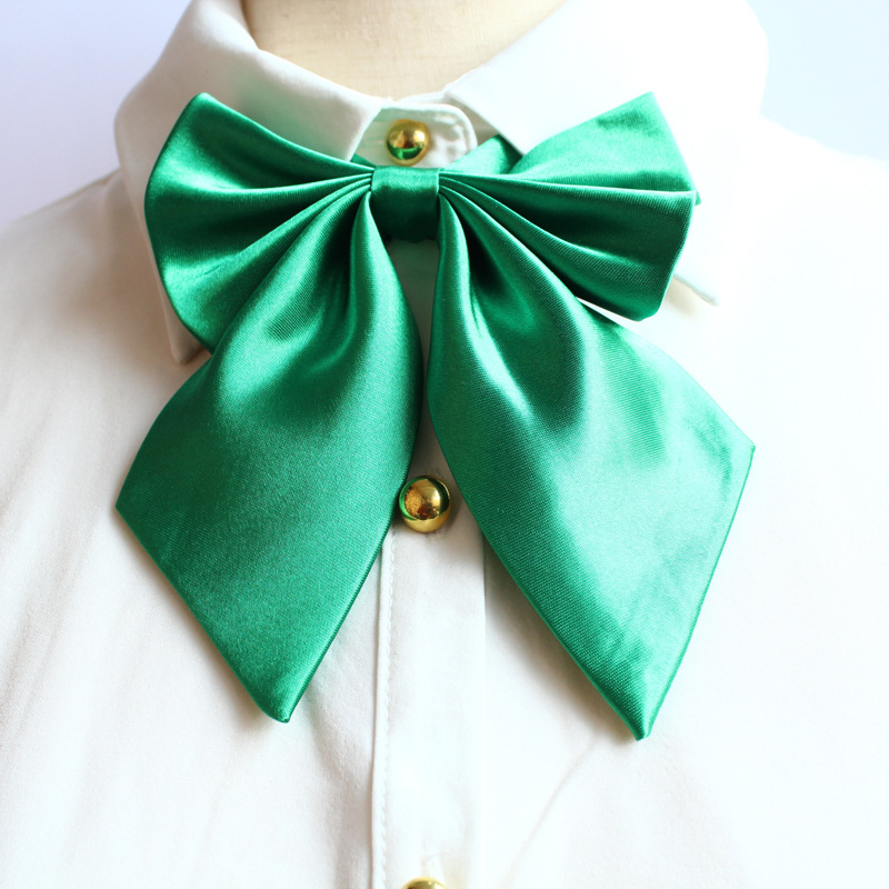 Γυναικεία JK‑τύπου ενδυμασία με φιόγκο και φτερωτό γιακά — κρύσταλλο; φιόγκος; λουλούδι από φτερά; φθινόπωρο 2023