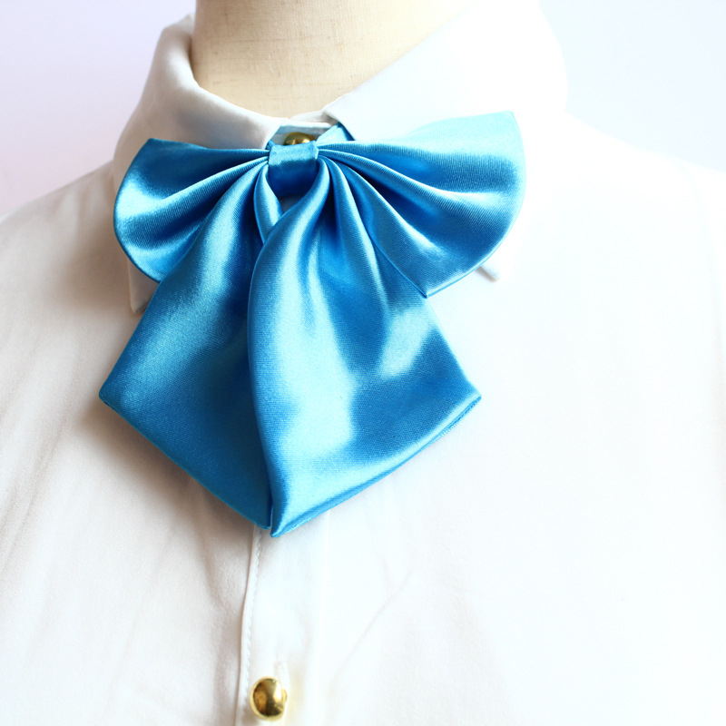 Γυναικεία JK‑τύπου ενδυμασία με φιόγκο και φτερωτό γιακά — κρύσταλλο; φιόγκος; λουλούδι από φτερά; φθινόπωρο 2023