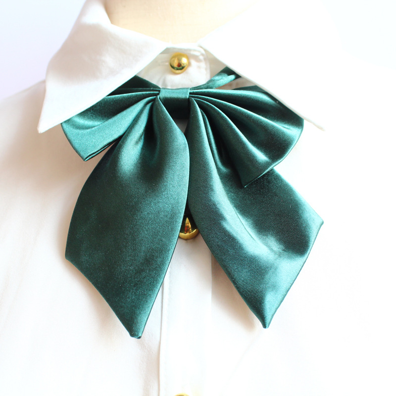 Γυναικεία JK‑τύπου ενδυμασία με φιόγκο και φτερωτό γιακά — κρύσταλλο; φιόγκος; λουλούδι από φτερά; φθινόπωρο 2023