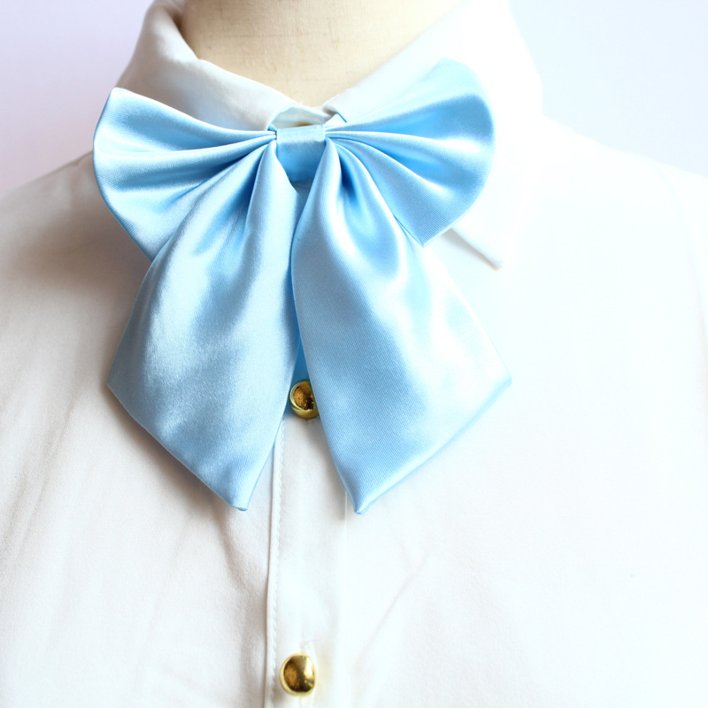 Γυναικεία JK‑τύπου ενδυμασία με φιόγκο και φτερωτό γιακά — κρύσταλλο; φιόγκος; λουλούδι από φτερά; φθινόπωρο 2023