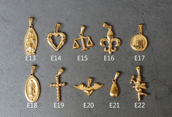 Martha Retro karoliai su pakabuku: Kupidonas, Angelas, Širdis, Kryžius ir Rožė; titano plienas; literatūros ir meno retro stilius