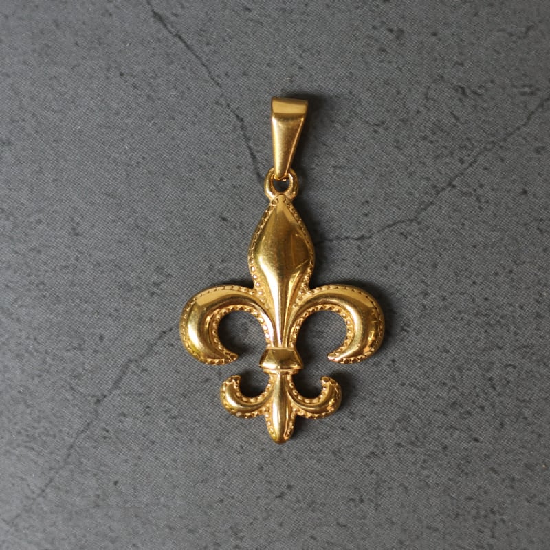 Martha Retro karoliai su pakabuku: Kupidonas, Angelas, Širdis, Kryžius ir Rožė; titano plienas; literatūros ir meno retro stilius