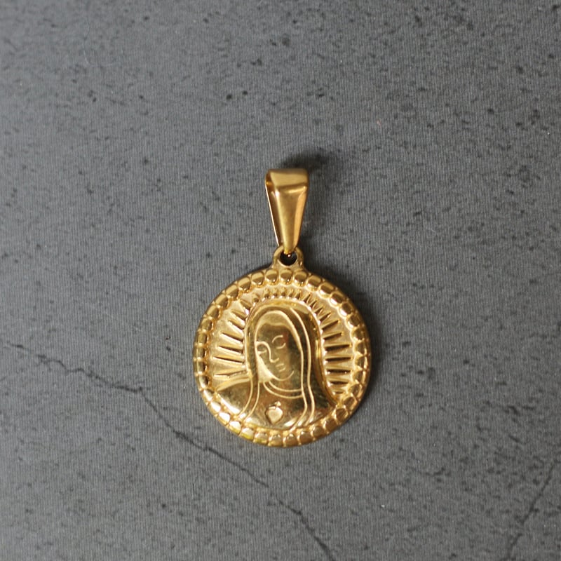 Martha Retro karoliai su pakabuku: Kupidonas, Angelas, Širdis, Kryžius ir Rožė; titano plienas; literatūros ir meno retro stilius