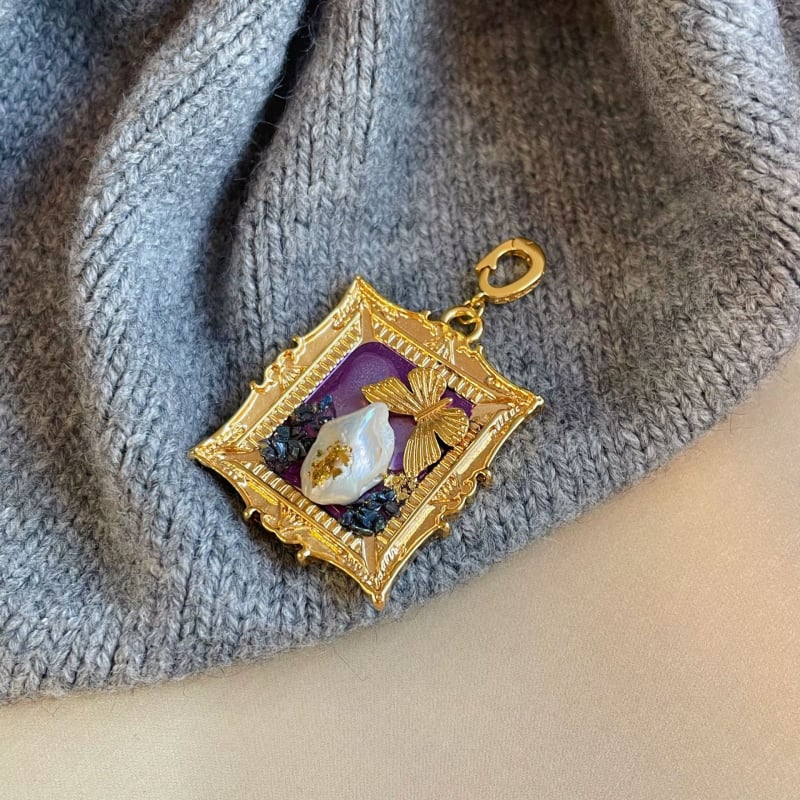 Nala perlų vėrinių pakabukas su dažytu emalu ir alyvos lašų efektu, geometrinė forma