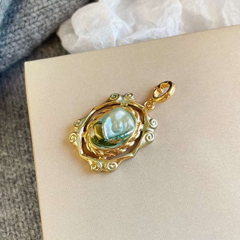 Nala perlų vėrinių pakabukas su dažytu emalu ir alyvos lašų efektu, geometrinė forma