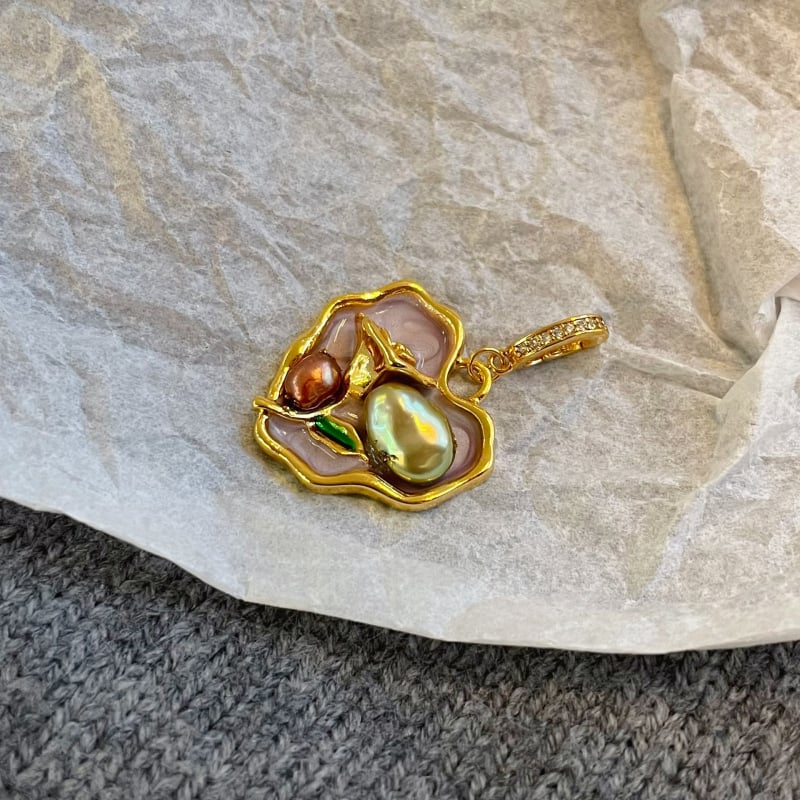 Nala perlų vėrinių pakabukas su dažytu emalu ir alyvos lašų efektu, geometrinė forma