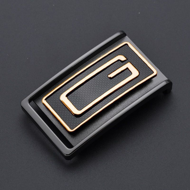 Diržo sagtis su smeigtuku, kasdienis stilius, 2025 m. pavasaris