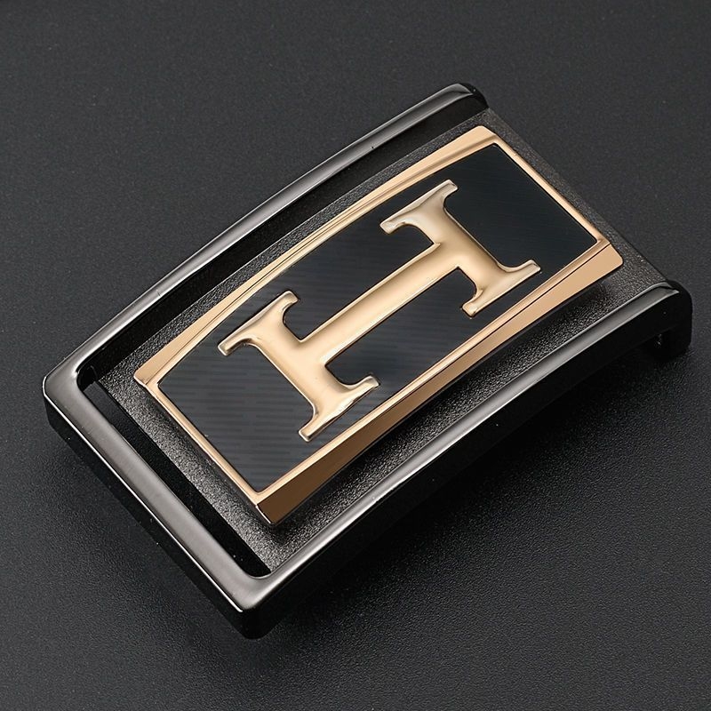 Diržo sagtis su smeigtuku, kasdienis stilius, 2025 m. pavasaris