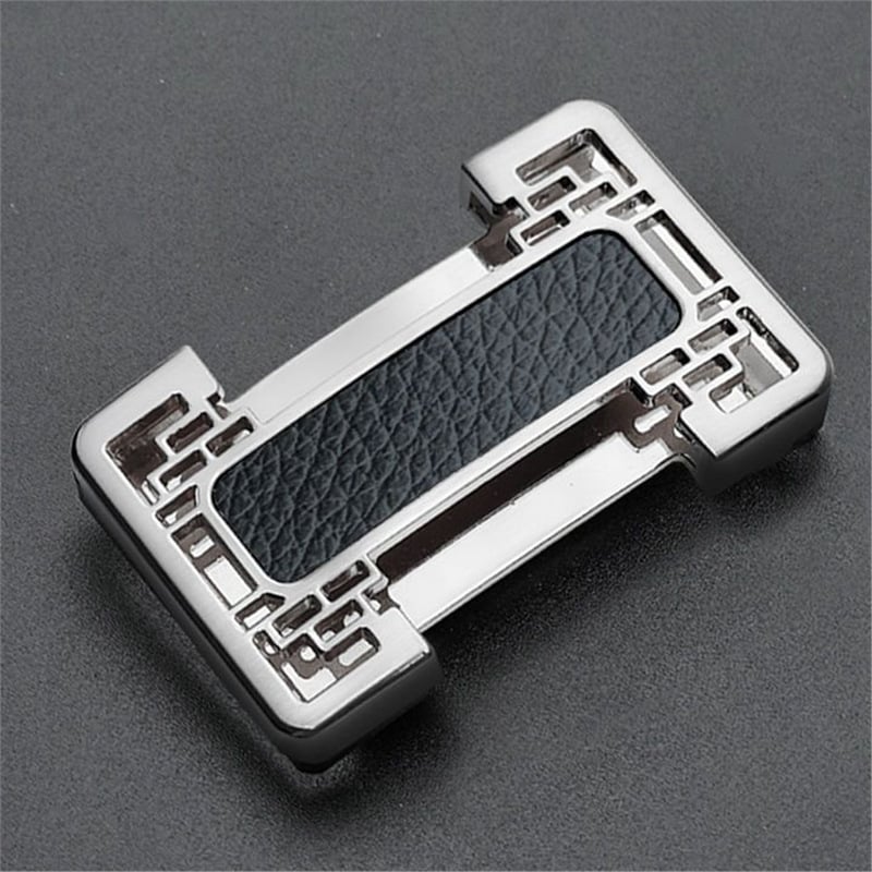 Diržo sagtis su smeigtuku, kasdienis stilius, 2025 m. pavasaris