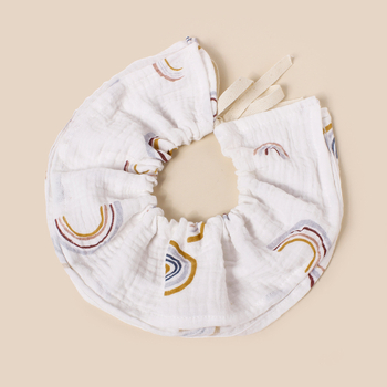 Baba pamutból készült etető ruházat? 360°-ban állítható övvel; négyréteg vast géz nyálkendő; kerek forma; nagy nedvszívó képesség; 0–3 éves csecsemők számára