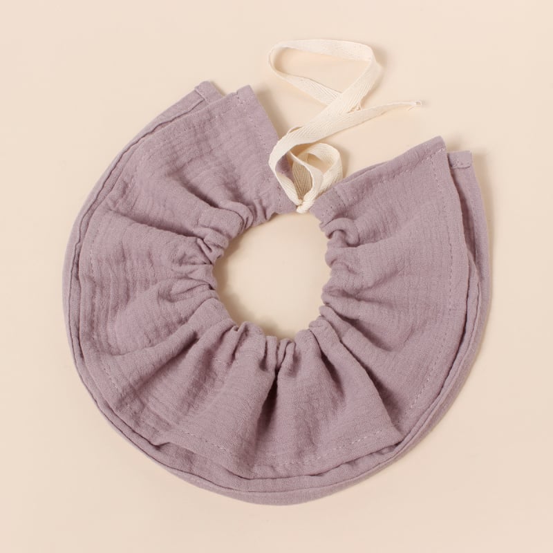 Baba pamutból készült etető ruházat? 360°-ban állítható övvel; négyréteg vast géz nyálkendő; kerek forma; nagy nedvszívó képesség; 0–3 éves csecsemők számára