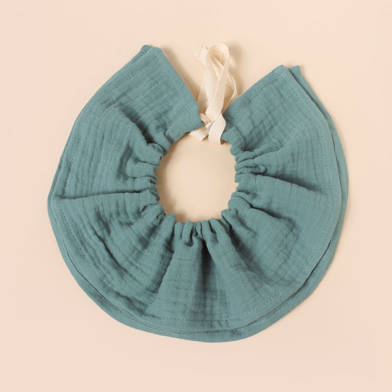 Baba pamutból készült etető ruházat? 360°-ban állítható övvel; négyréteg vast géz nyálkendő; kerek forma; nagy nedvszívó képesség; 0–3 éves csecsemők számára