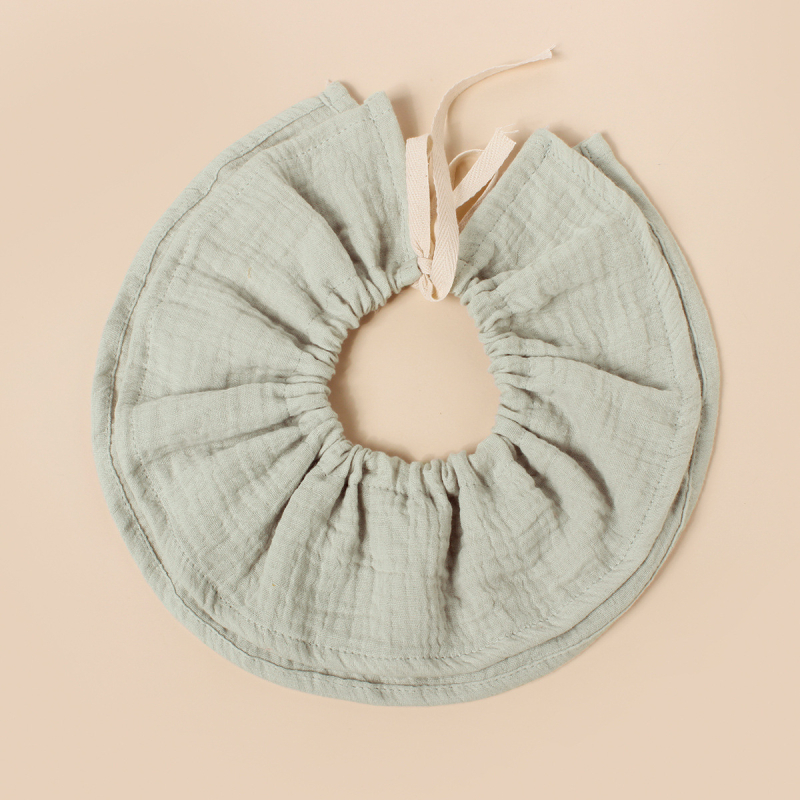 Baba pamutból készült etető ruházat? 360°-ban állítható övvel; négyréteg vast géz nyálkendő; kerek forma; nagy nedvszívó képesség; 0–3 éves csecsemők számára