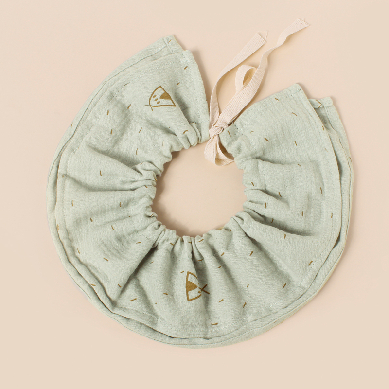 Baba pamutból készült etető ruházat? 360°-ban állítható övvel; négyréteg vast géz nyálkendő; kerek forma; nagy nedvszívó képesség; 0–3 éves csecsemők számára