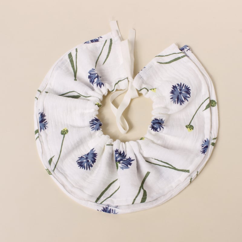 Baba pamutból készült etető ruházat? 360°-ban állítható övvel; négyréteg vast géz nyálkendő; kerek forma; nagy nedvszívó képesség; 0–3 éves csecsemők számára