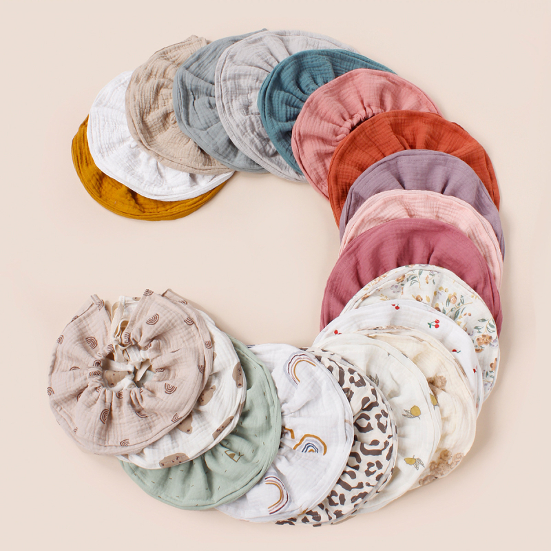 Baba pamutból készült etető ruházat? 360°-ban állítható övvel; négyréteg vast géz nyálkendő; kerek forma; nagy nedvszívó képesség; 0–3 éves csecsemők számára