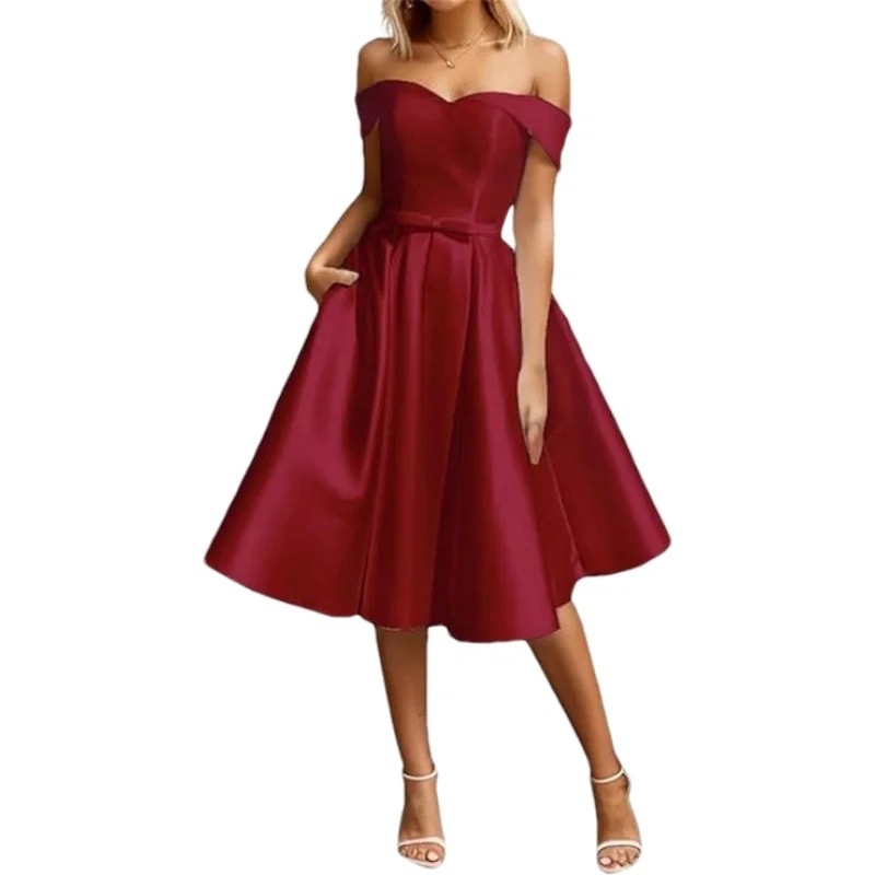 Елегантна вечерна рокля в стил A‑линия, сатен, без презрамки (off-shoulder), дълга, полиестерна материя 70–80%