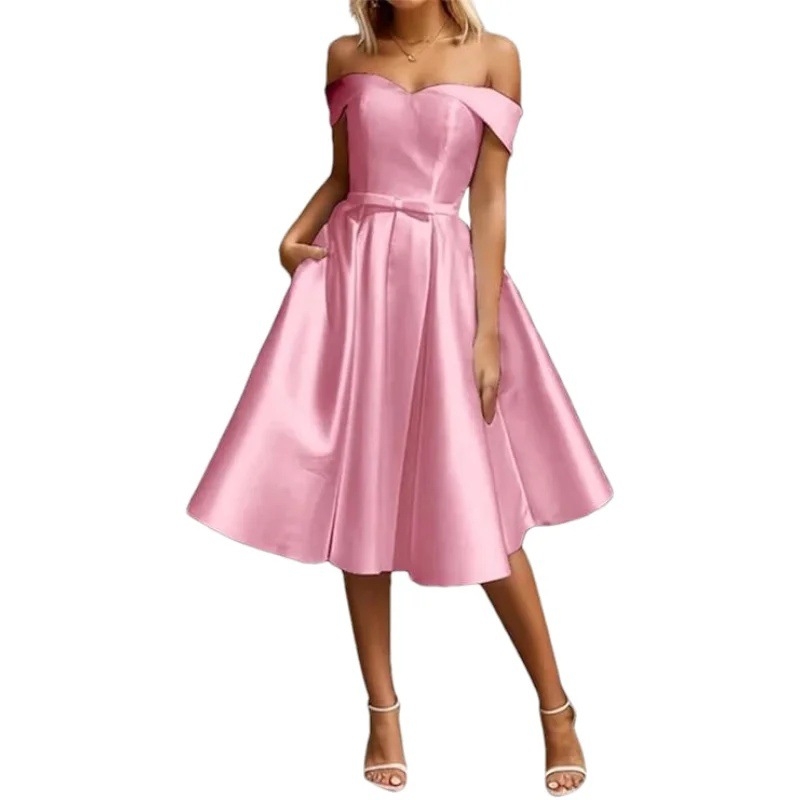 Елегантна вечерна рокля в стил A‑линия, сатен, без презрамки (off-shoulder), дълга, полиестерна материя 70–80%