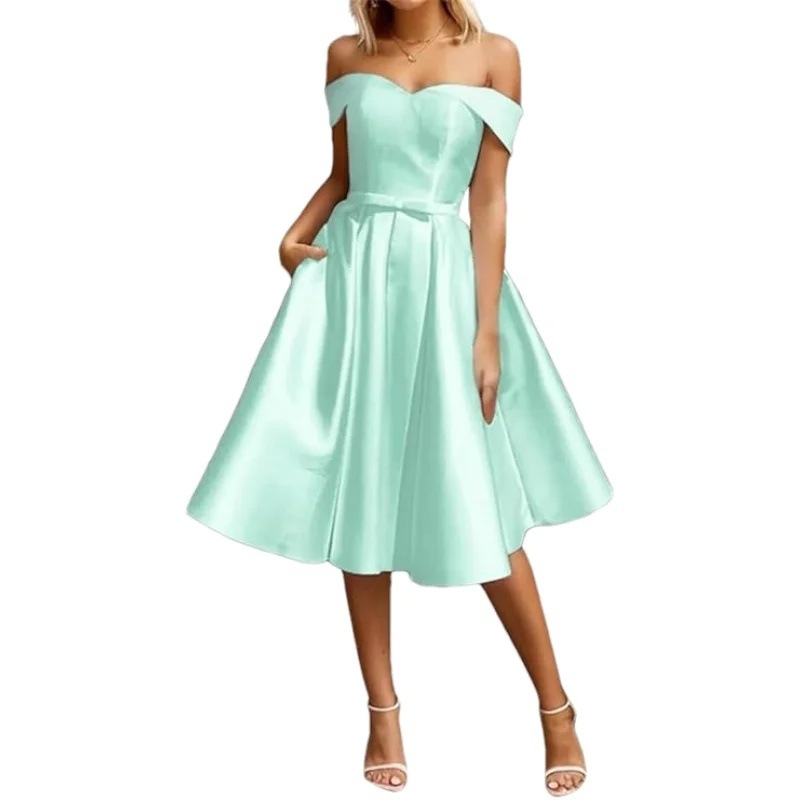 Елегантна вечерна рокля в стил A‑линия, сатен, без презрамки (off-shoulder), дълга, полиестерна материя 70–80%