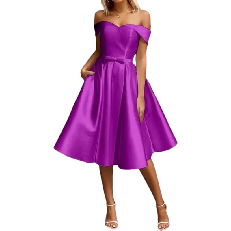 Елегантна вечерна рокля в стил A‑линия, сатен, без презрамки (off-shoulder), дълга, полиестерна материя 70–80%