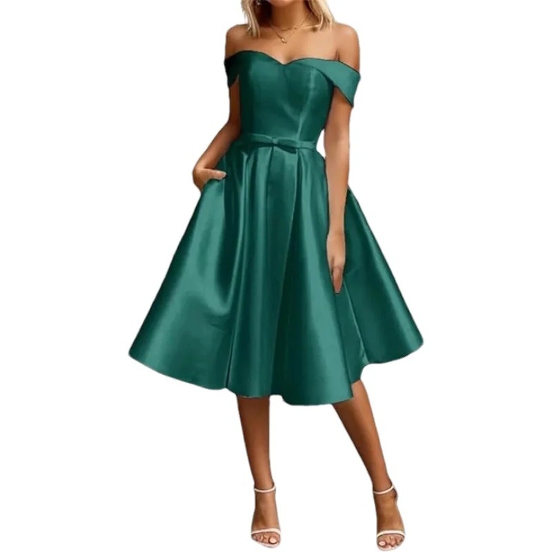 Елегантна вечерна рокля в стил A‑линия, сатен, без презрамки (off-shoulder), дълга, полиестерна материя 70–80%