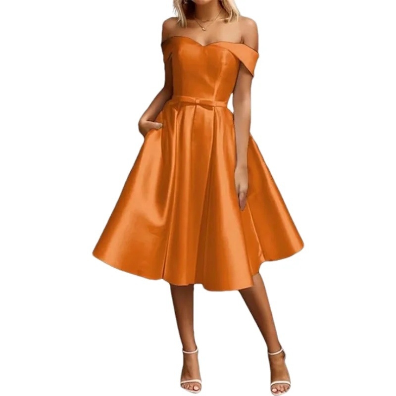 Елегантна вечерна рокля в стил A‑линия, сатен, без презрамки (off-shoulder), дълга, полиестерна материя 70–80%