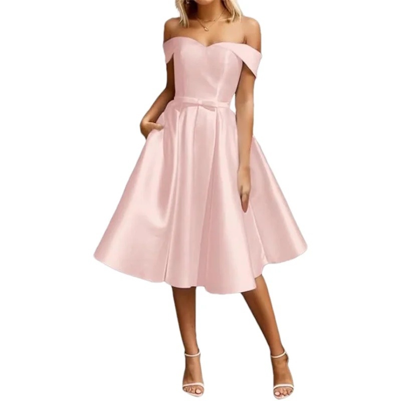 Елегантна вечерна рокля в стил A‑линия, сатен, без презрамки (off-shoulder), дълга, полиестерна материя 70–80%