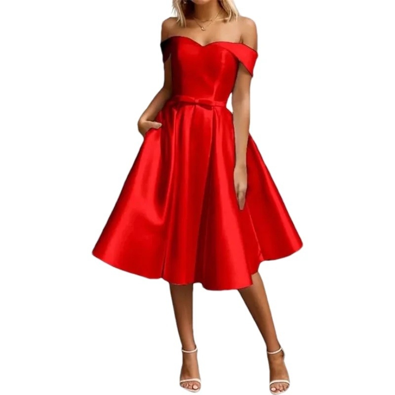 Елегантна вечерна рокля в стил A‑линия, сатен, без презрамки (off-shoulder), дълга, полиестерна материя 70–80%