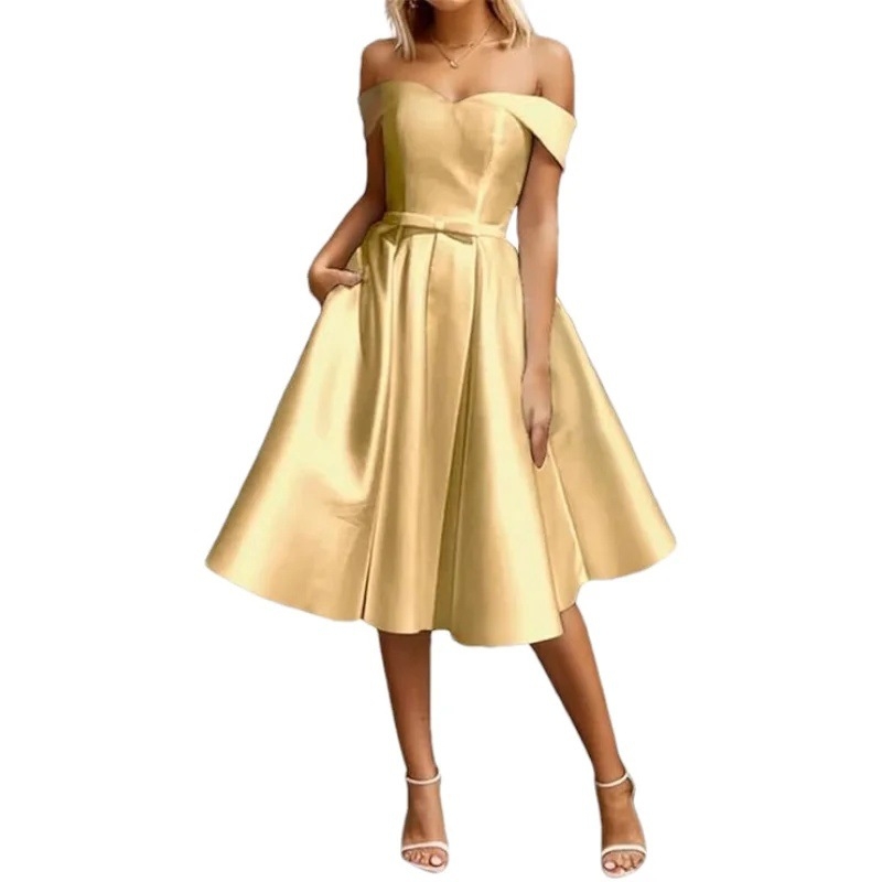 Елегантна вечерна рокля в стил A‑линия, сатен, без презрамки (off-shoulder), дълга, полиестерна материя 70–80%