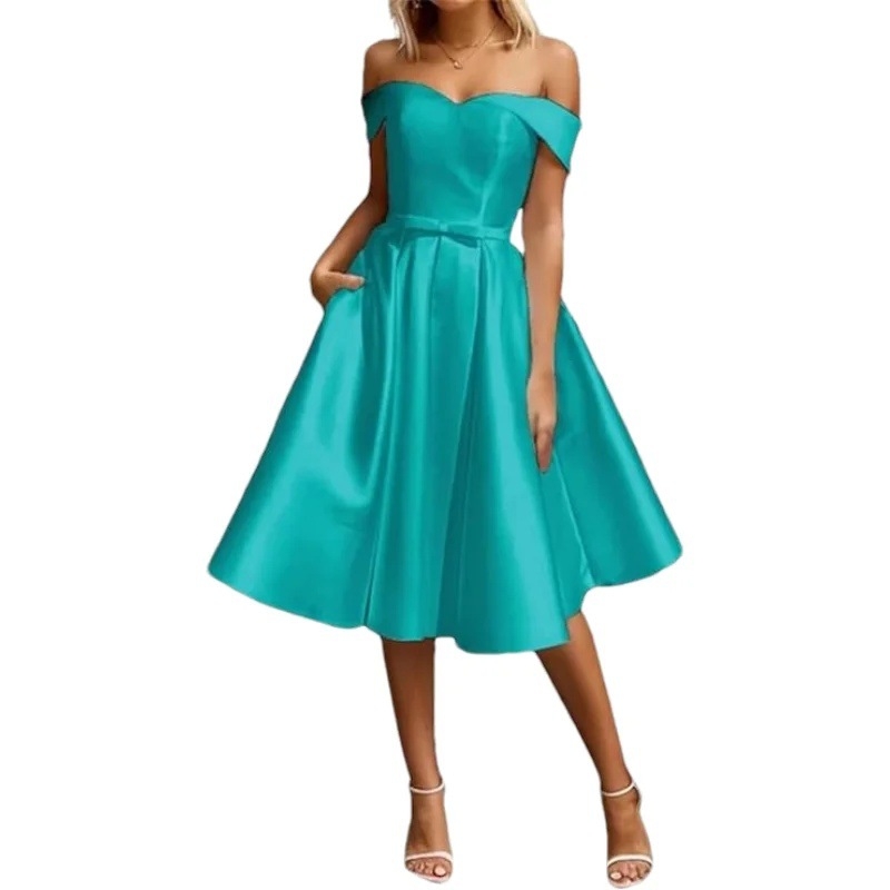 Елегантна вечерна рокля в стил A‑линия, сатен, без презрамки (off-shoulder), дълга, полиестерна материя 70–80%