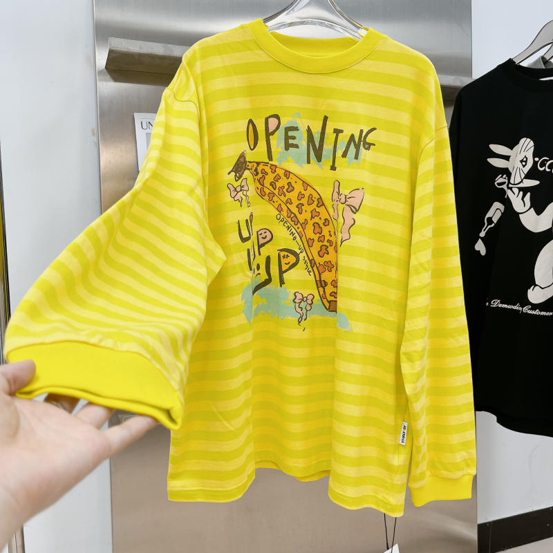 T-krekls ar brīvu piegriezumu, garām piedurknēm, apaļu kaklu un druku (95% kokvilnas)