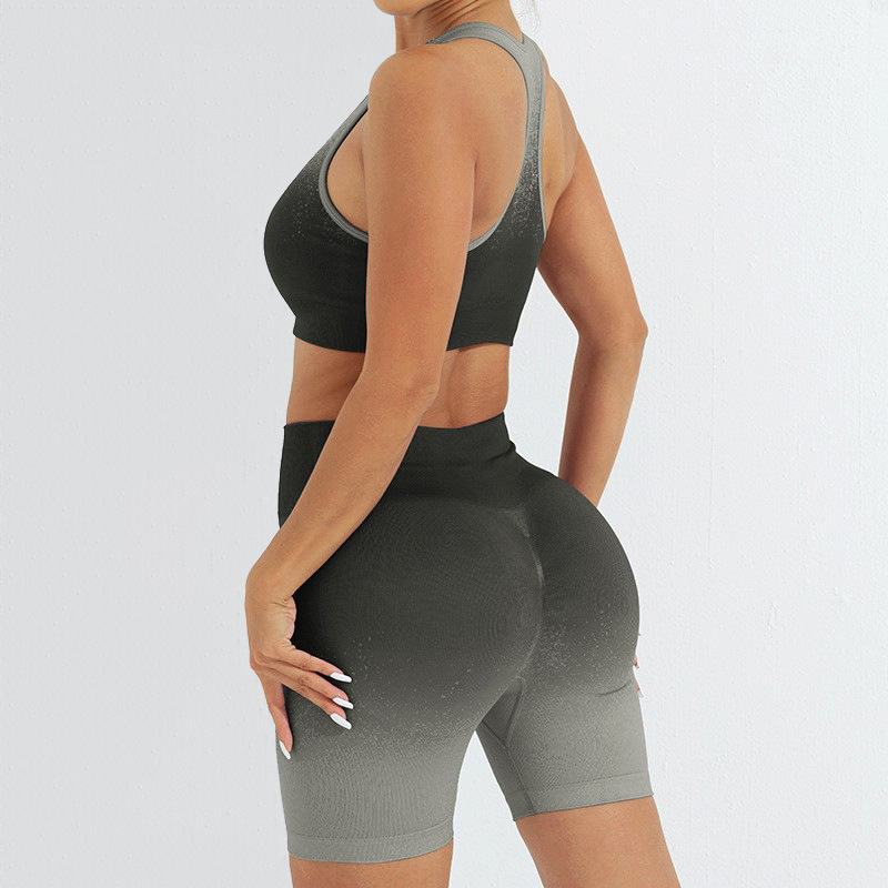 женски йога комплект: градиентен безшевен дизайн, влагоотвеждаща материя; дълъг ръкав топ с вграден сутиен; долна част: шорти или панталони; 60% найлон, 6% спандекс, 34% полиестер