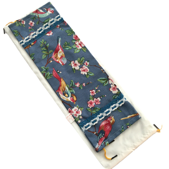 Cervikalni jastuk kružnog oblika, od staroga grubog platna, punjen heljdom, uključuje navlaku za jastuk i unutarnju navlaku