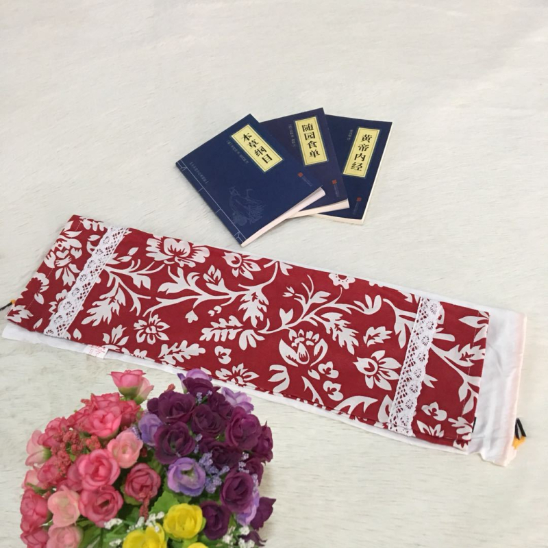 Cervikalni jastuk kružnog oblika, od staroga grubog platna, punjen heljdom, uključuje navlaku za jastuk i unutarnju navlaku