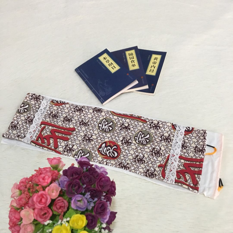 Cervikalni jastuk kružnog oblika, od staroga grubog platna, punjen heljdom, uključuje navlaku za jastuk i unutarnju navlaku