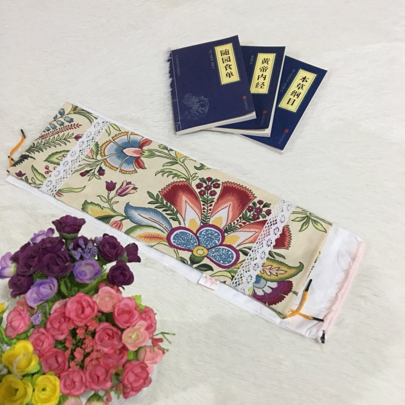 Cervikalni jastuk kružnog oblika, od staroga grubog platna, punjen heljdom, uključuje navlaku za jastuk i unutarnju navlaku