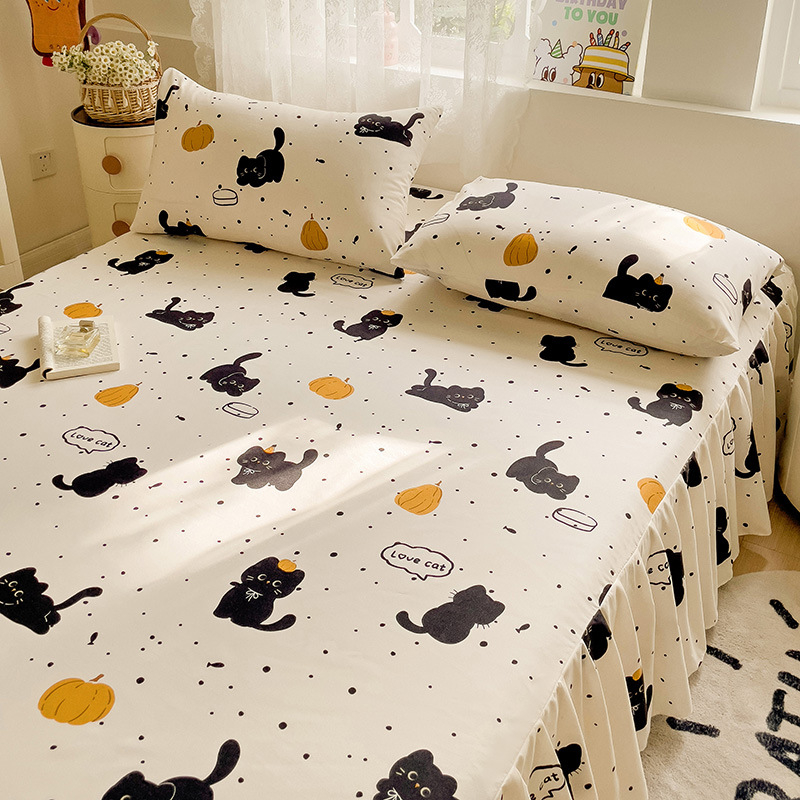 Háromrészes ágytakaró készlet: ágytakaró (szoknya), ágyneműhuzat és matracvédő, virágos mintázat, kémiai rost, sima szövés, reaktív nyomtatás és festés, modern minimalista stílus.