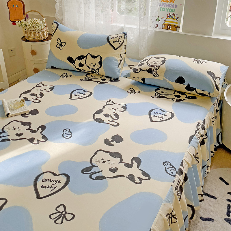 Háromrészes ágytakaró készlet: ágytakaró (szoknya), ágyneműhuzat és matracvédő, virágos mintázat, kémiai rost, sima szövés, reaktív nyomtatás és festés, modern minimalista stílus.