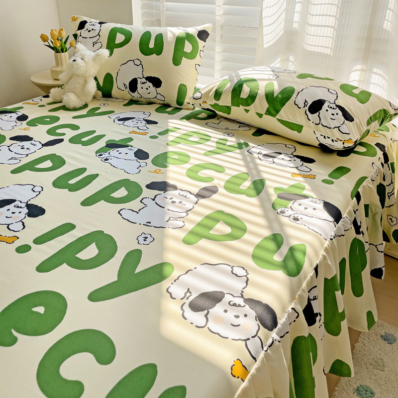 Háromrészes ágytakaró készlet: ágytakaró (szoknya), ágyneműhuzat és matracvédő, virágos mintázat, kémiai rost, sima szövés, reaktív nyomtatás és festés, modern minimalista stílus.