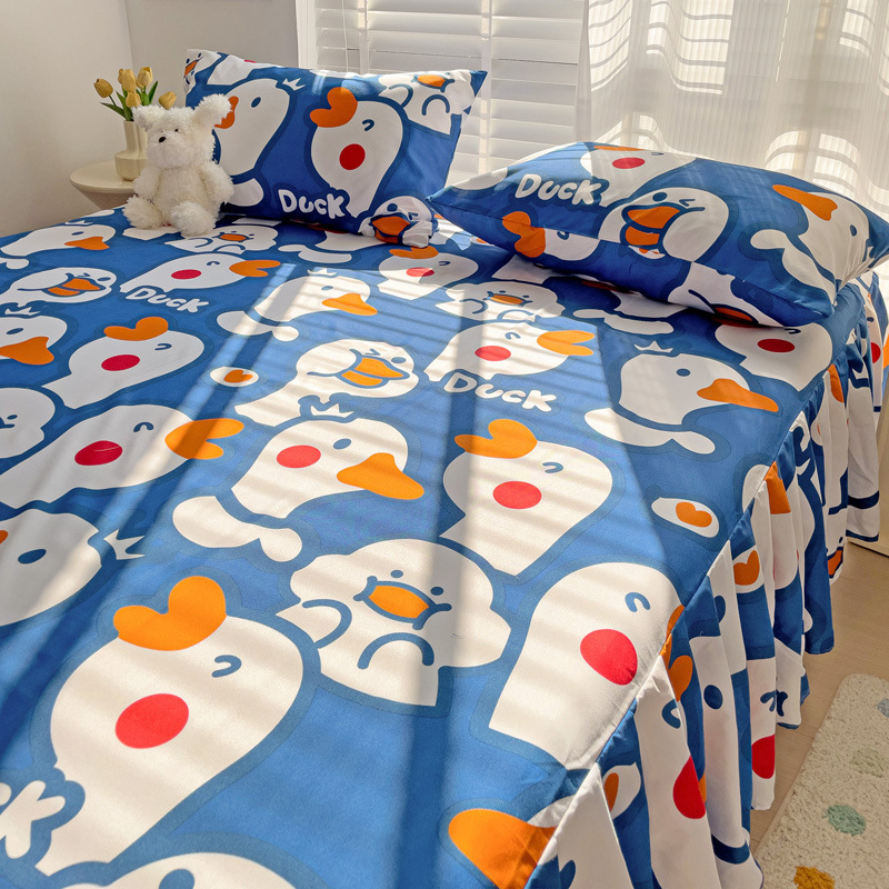 Háromrészes ágytakaró készlet: ágytakaró (szoknya), ágyneműhuzat és matracvédő, virágos mintázat, kémiai rost, sima szövés, reaktív nyomtatás és festés, modern minimalista stílus.