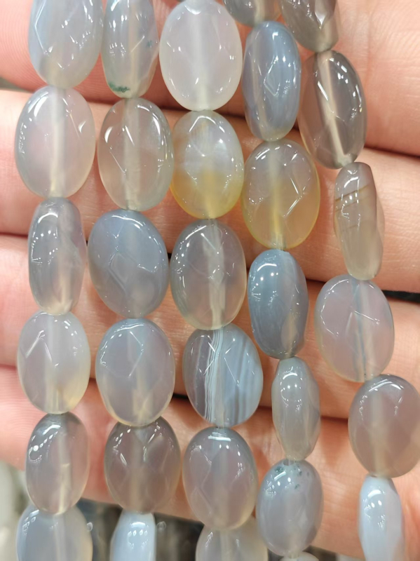 Perle: jajolike dvostruko facetirane od prirodnog ahata; Podrijetlo: Qingdao; Obrada: Drugo; Stil: Personalizirani stil