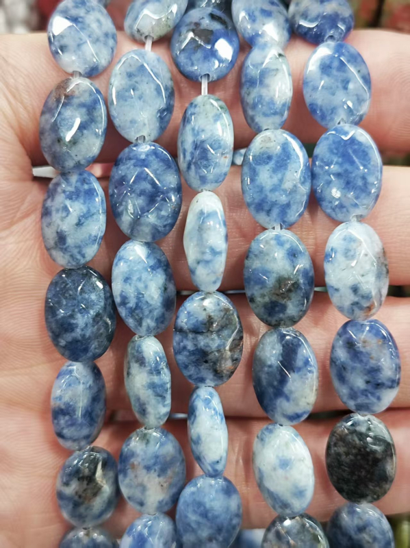 Perle: jajolike dvostruko facetirane od prirodnog ahata; Podrijetlo: Qingdao; Obrada: Drugo; Stil: Personalizirani stil