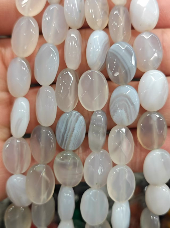 Perle: jajolike dvostruko facetirane od prirodnog ahata; Podrijetlo: Qingdao; Obrada: Drugo; Stil: Personalizirani stil