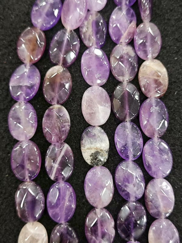 Perle: jajolike dvostruko facetirane od prirodnog ahata; Podrijetlo: Qingdao; Obrada: Drugo; Stil: Personalizirani stil