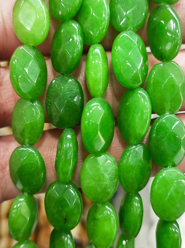 Perle: jajolike dvostruko facetirane od prirodnog ahata; Podrijetlo: Qingdao; Obrada: Drugo; Stil: Personalizirani stil