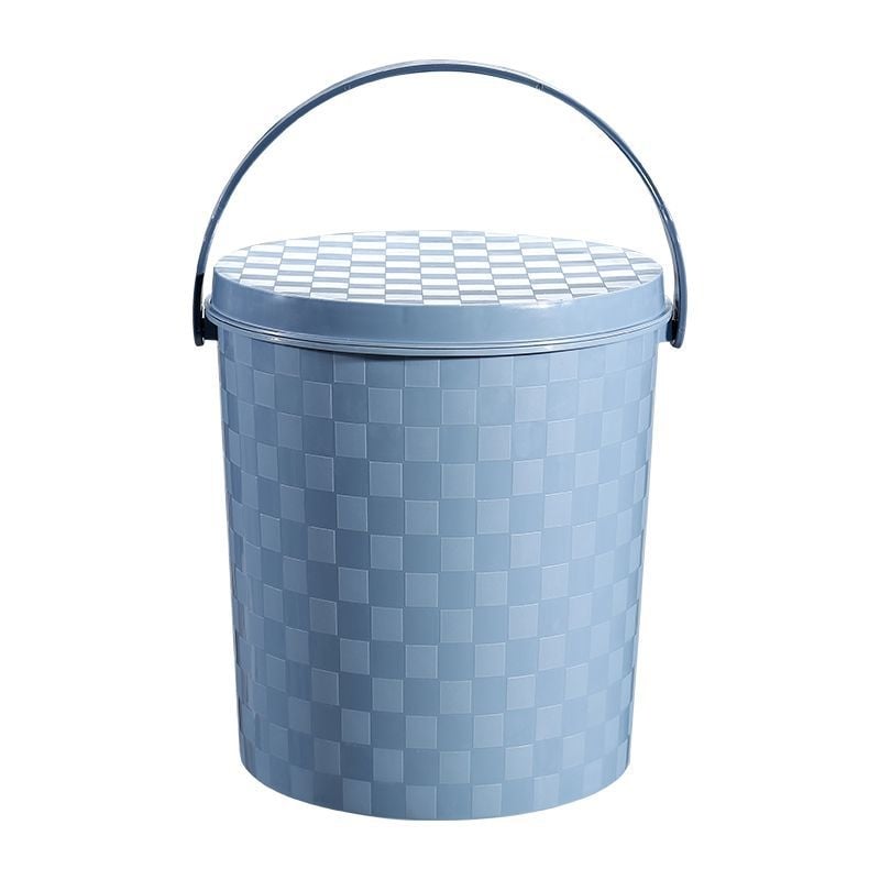 Plastist paksenenud kaasaskantav ämber käepideme ja kaanega koduseks kasutuseks, kalapüügiks, auto pesuks ja hoiustamiseks