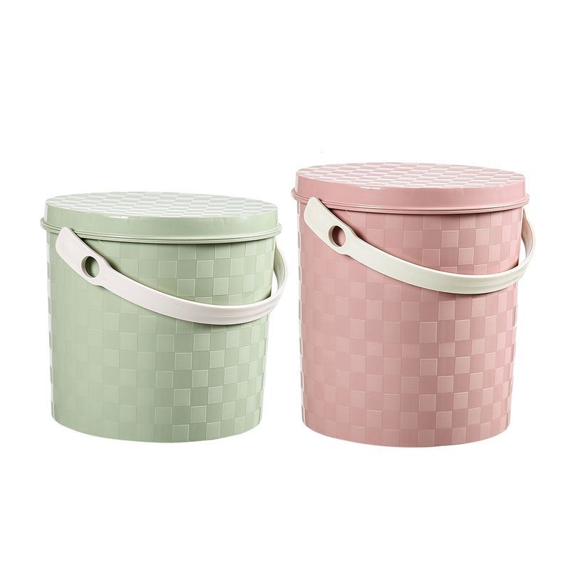 Plastist paksenenud kaasaskantav ämber käepideme ja kaanega koduseks kasutuseks, kalapüügiks, auto pesuks ja hoiustamiseks